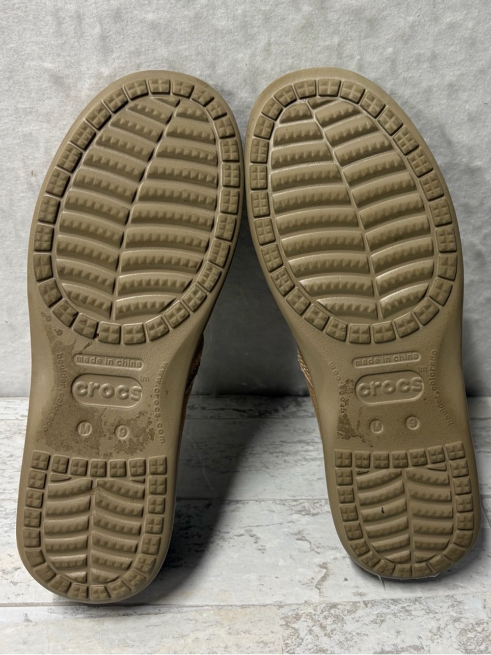 Crocs X Disney Mickey Mouse Santa Cruz SlipOn Loafer Khaki Men’s Size 9 - Picture 5 of 8